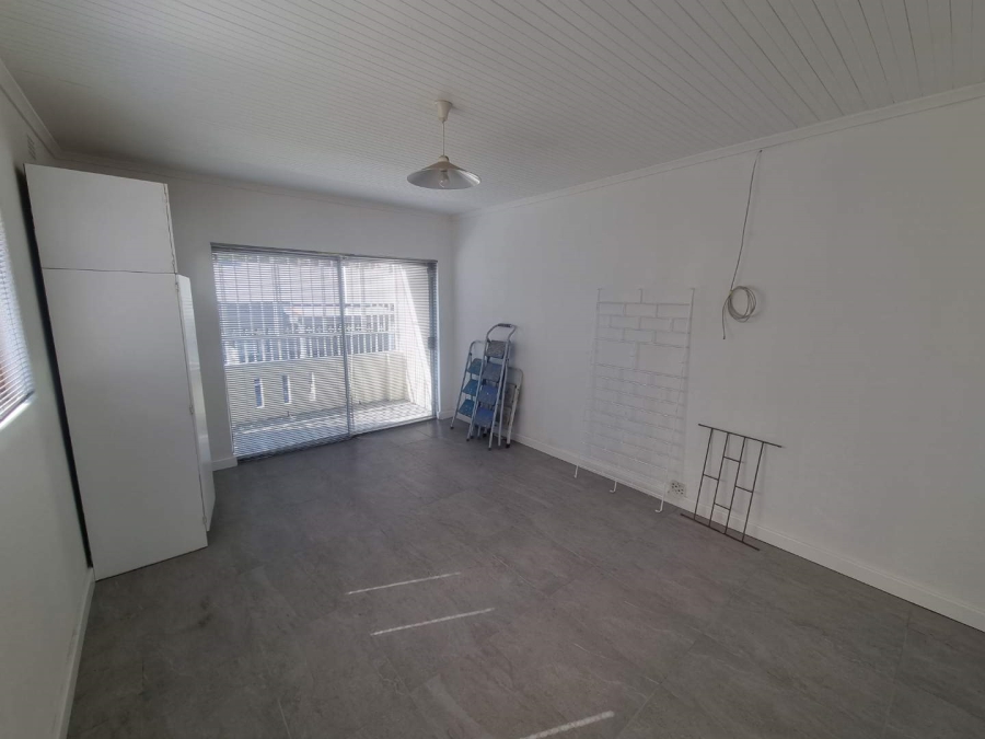 To Let 3 Bedroom Property for Rent in Wynberg Western Cape
